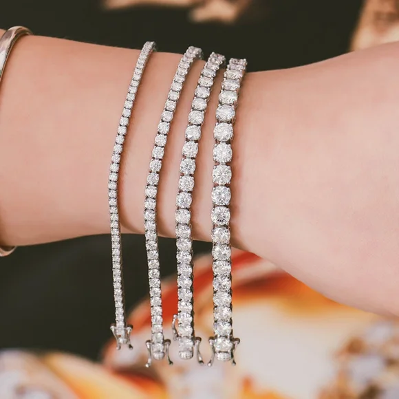 18k gold diamond tennis bracelet - Picture 6 of 11